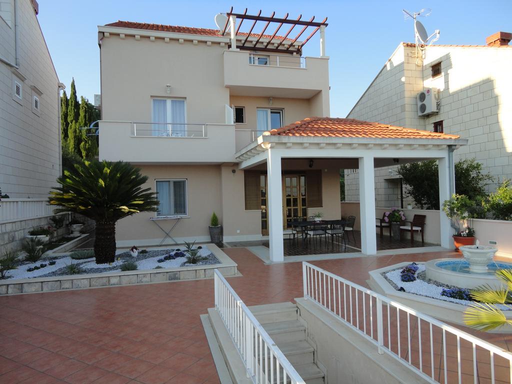 Soko Apartments & Rooms Затон Екстериор снимка