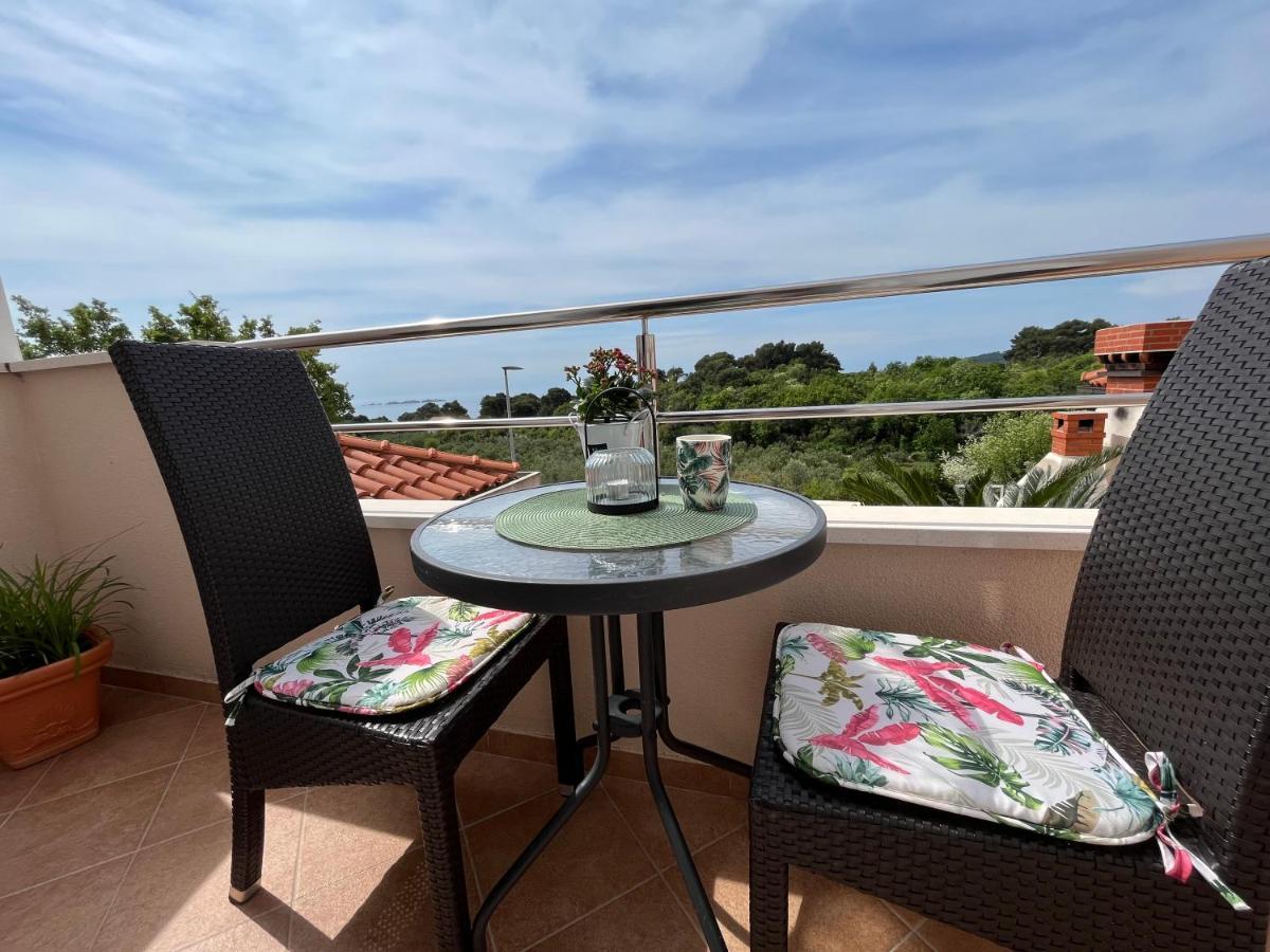 Soko Apartments & Rooms Затон Екстериор снимка
