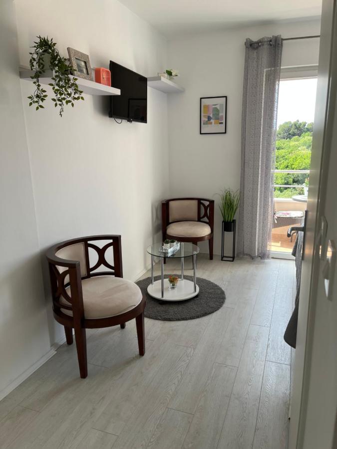 Soko Apartments & Rooms Затон Екстериор снимка