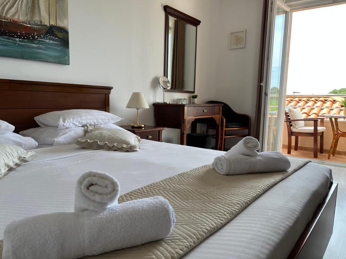 Soko Apartments & Rooms Затон Екстериор снимка