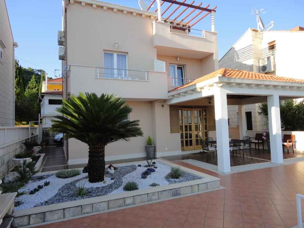 Soko Apartments & Rooms Затон Екстериор снимка